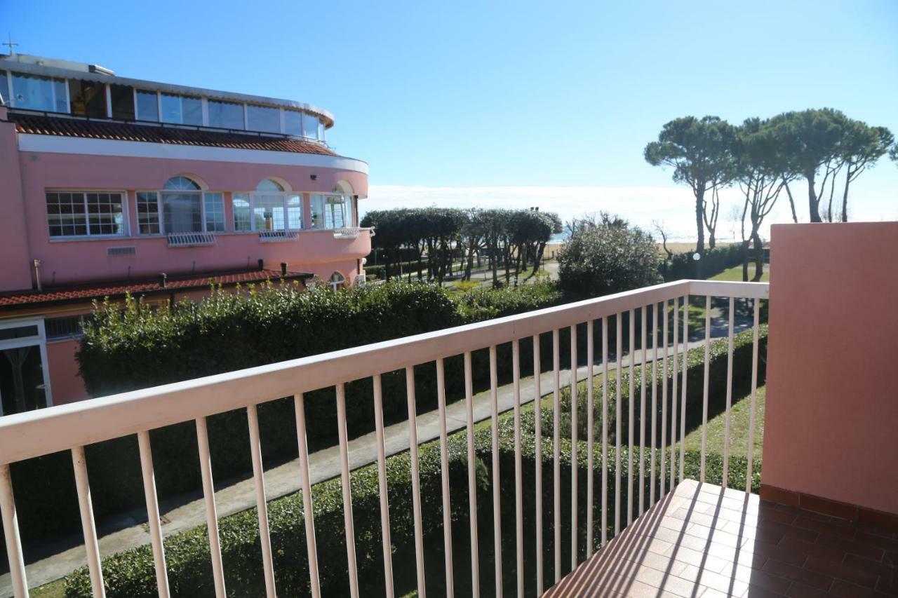 Seaside Terrace & Pool Getaway Apartment Cavallino-Treporti Exterior photo